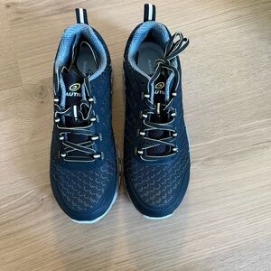 Nautilus' N1080 Status Black Size 9.5WIDE